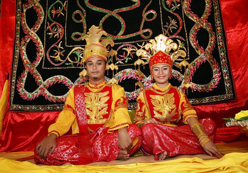 Weird-wedding-traditions-Borneo